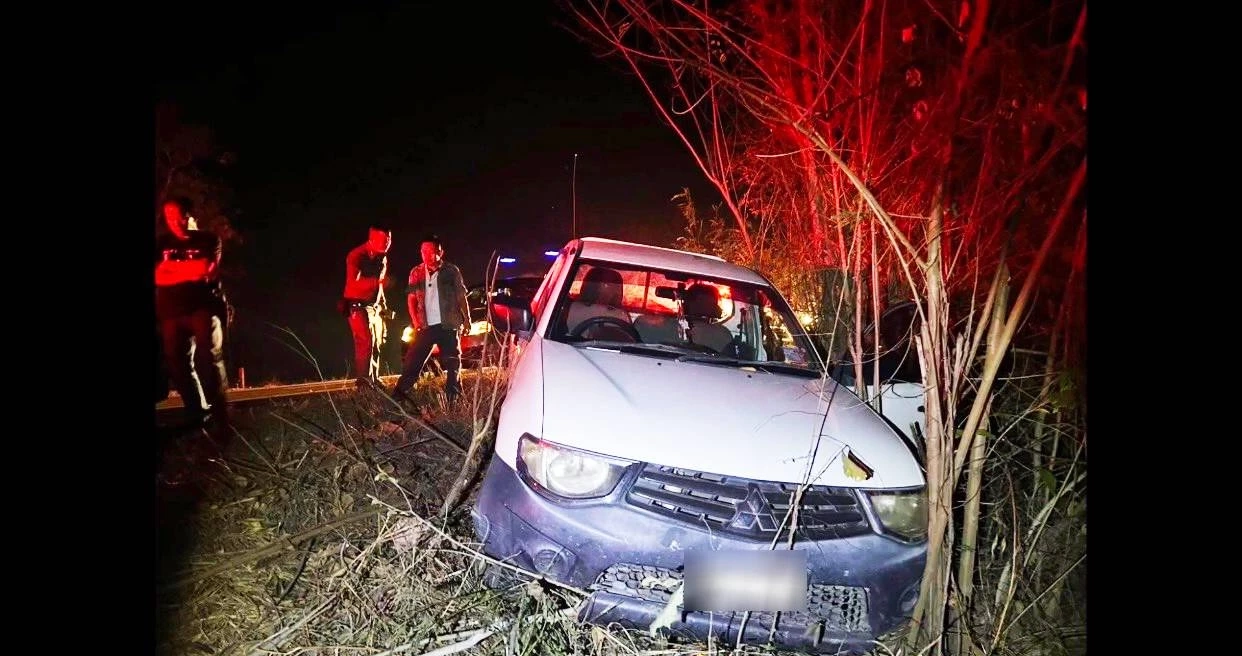 เปิดนาที! แก๊งยานรกซิ่งแหกด่าน ไปไม่รอดตกถนน พบยาบ้า 3 ล้านเม็ด