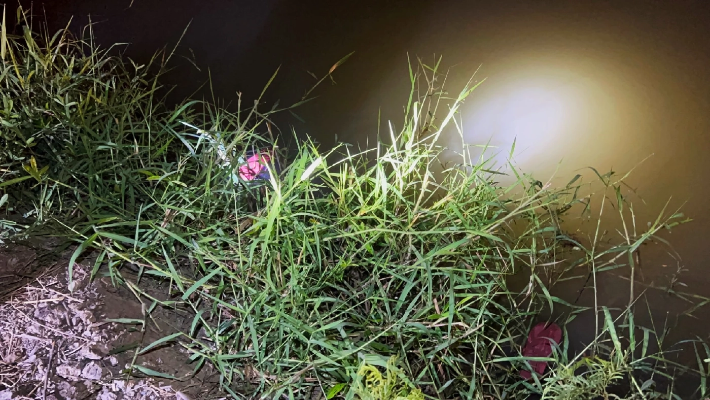 สยอง! ยิงหนุ่ม ตกคลองดับ ขณะตกปลา เพื่อนเผยสาเหตุปมสังหาร