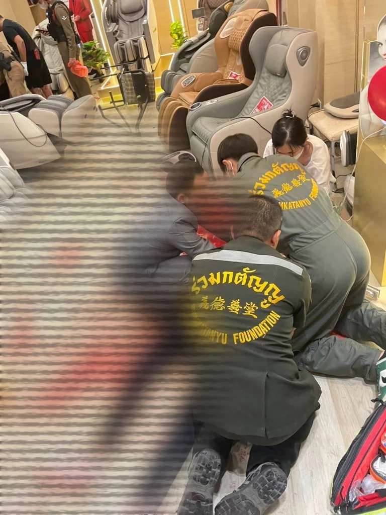 ด่วน! ชายถูกแทงเสียชีวิต ชั้น 5 ห้างดังแยกราชประสงค์