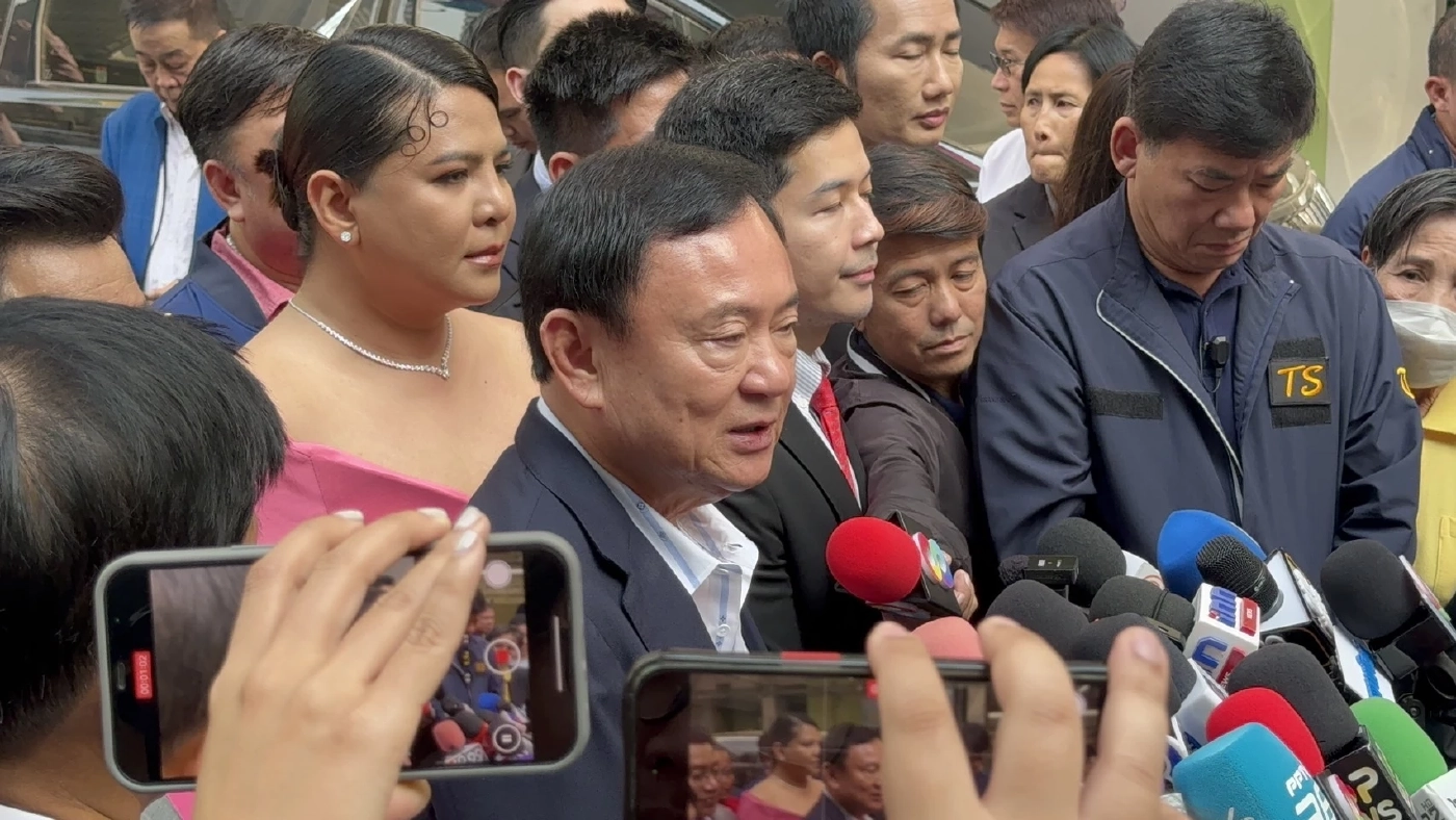 ทักษิณ ชินวัตร อดีตนายกรัฐมนตรี ให้สัมภาษณ์สื่อท่ามกลางกระแสข่าวเตรียมมีการปรับครม. 7 ก.พ.68