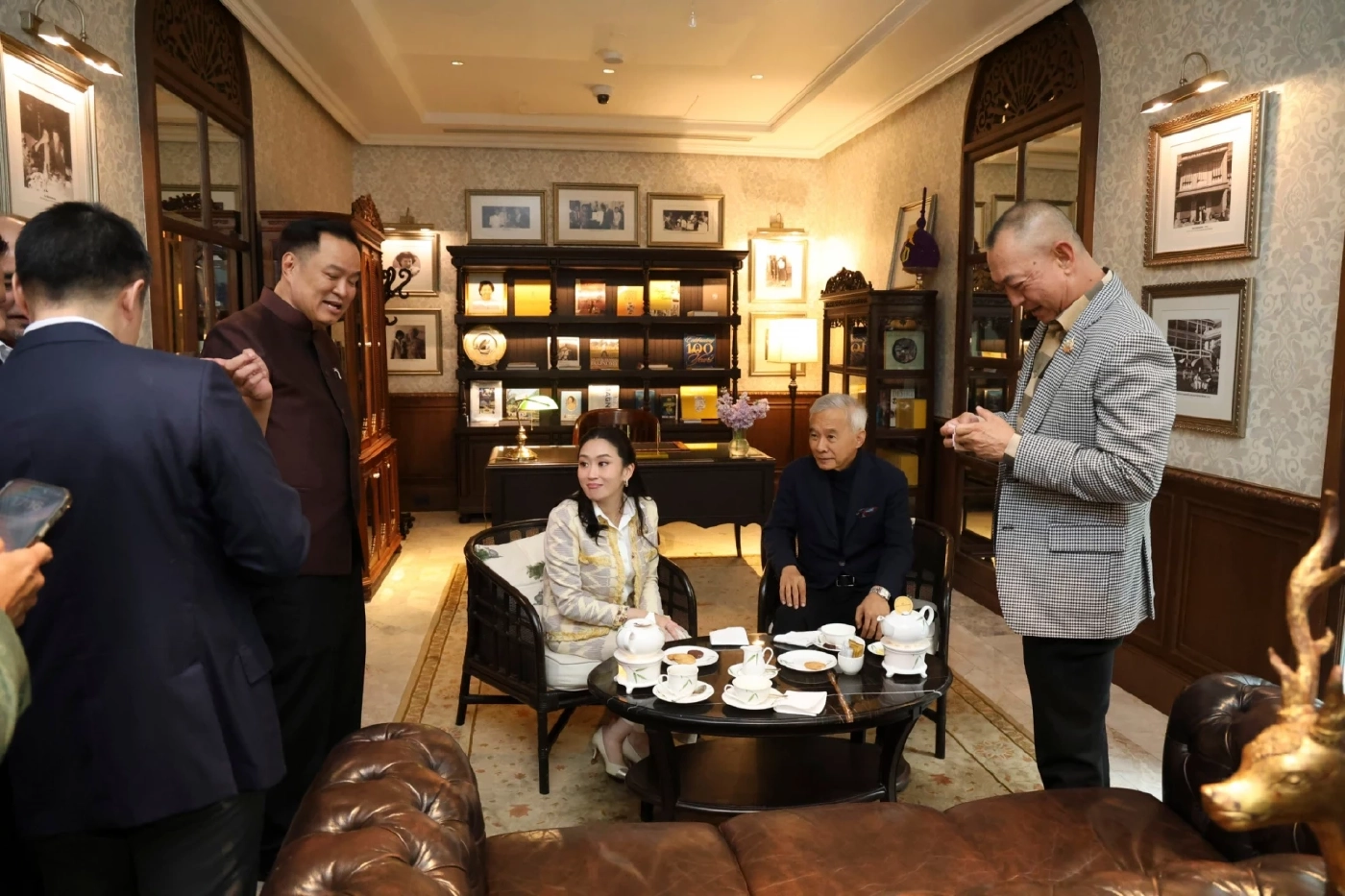 บรรยากาศ ดินเนอร์พรรคร่วมรัฐบาล ที่เชิญเฉพาะหัวหน้าและเลขาธิการพรรคเข้าร่วม 