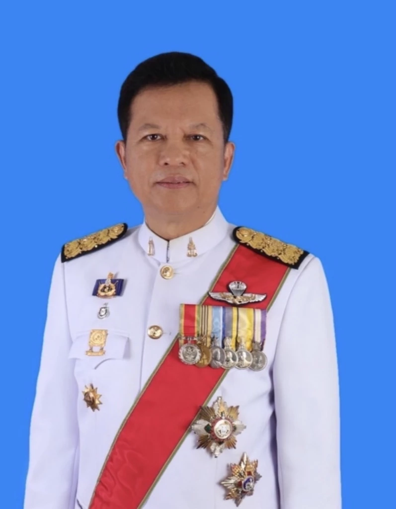 นายสุรเชษฐ์ งามวงศ์ รองอธิบดีอัยการสำนักงานคดีเศรษฐกิจ 