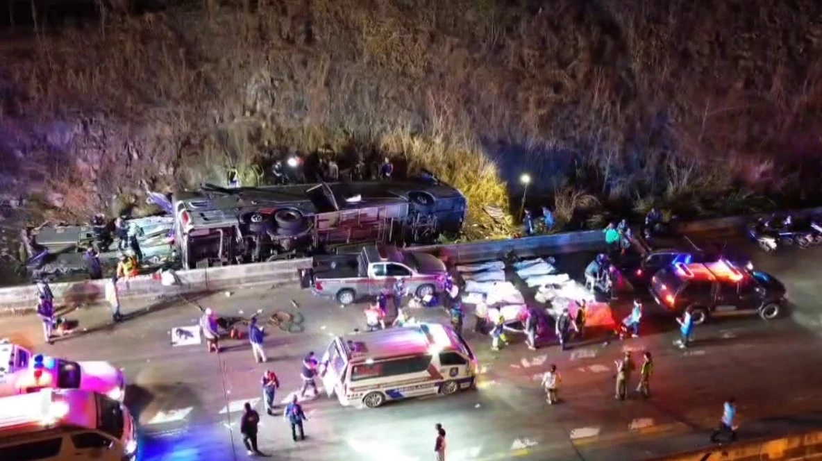 ผู้โดยสารเล่านาทีอุบัติเหตุสลด รถบัสพลิกคว่ำ ทางลงเขาศาลปู่โทน