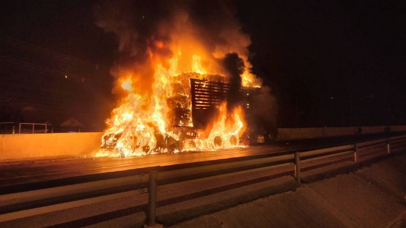 รู้แล้วคนขับรถเบนซ์ ประสบอุบัติเหตุไฟไหม้ดับสลดเป็นใคร ดีกรีไม่ธรรมดา