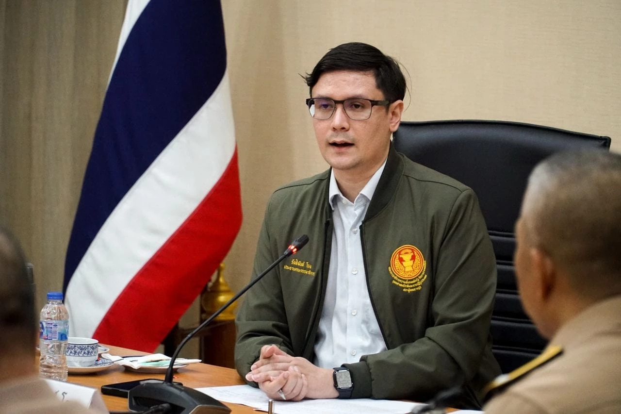 รังสิมันต์ โรม  สส.บัญชีรายชื่อพรรคประชาชน 