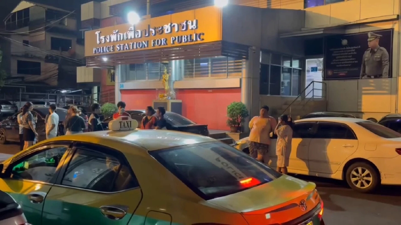 คลิประทึก ตกใจเจอตำรวจ แหกด่าน ซิ่งชนดะ สิ้นฤทธิ์ค้นรถเจอสาเหตุ