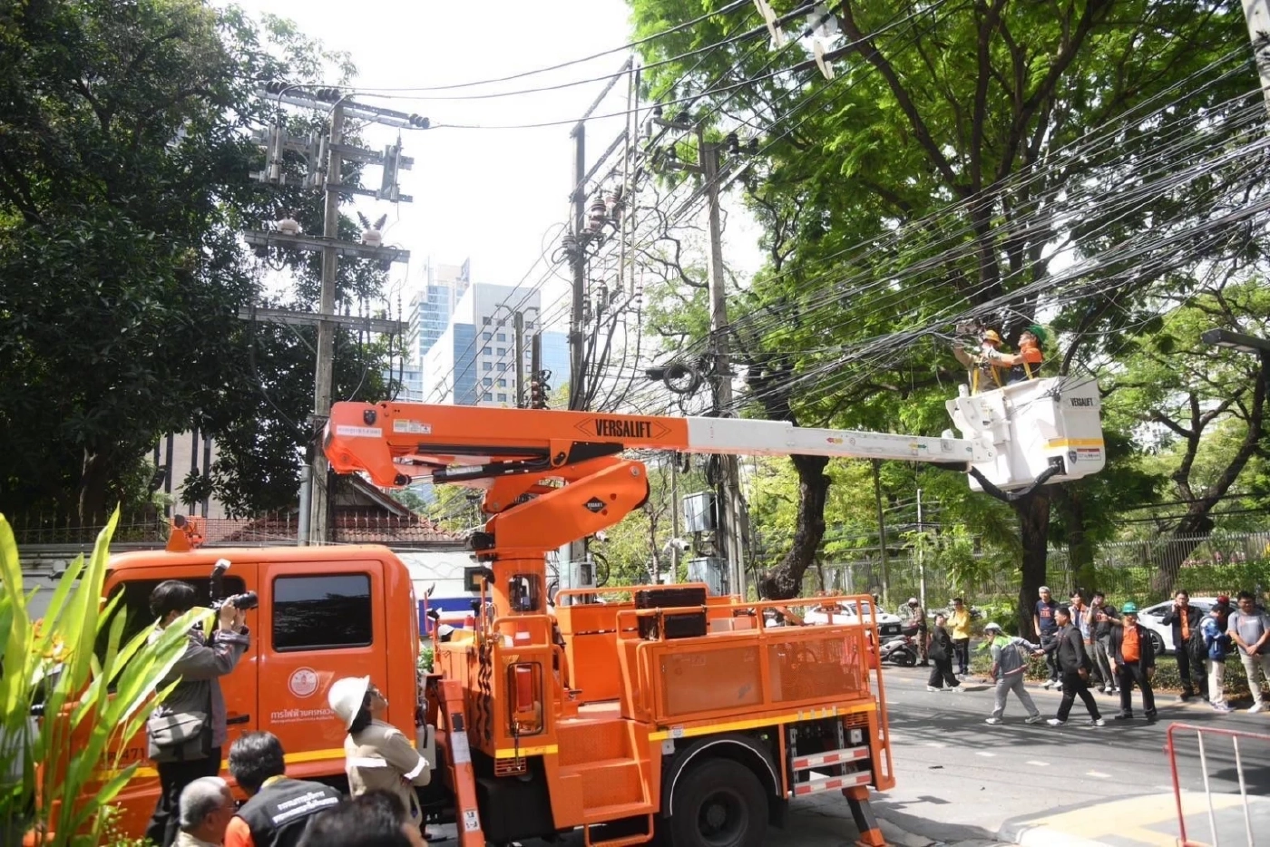 วิทยุไร้สาย! MEA จับมือภาคีเดินหน้ารื้อสายสื่อสาร ปักหมุด ถ.วิทยุเส้นแรกปี 68 เสริมทัศนียภาพเมืองมหานคร