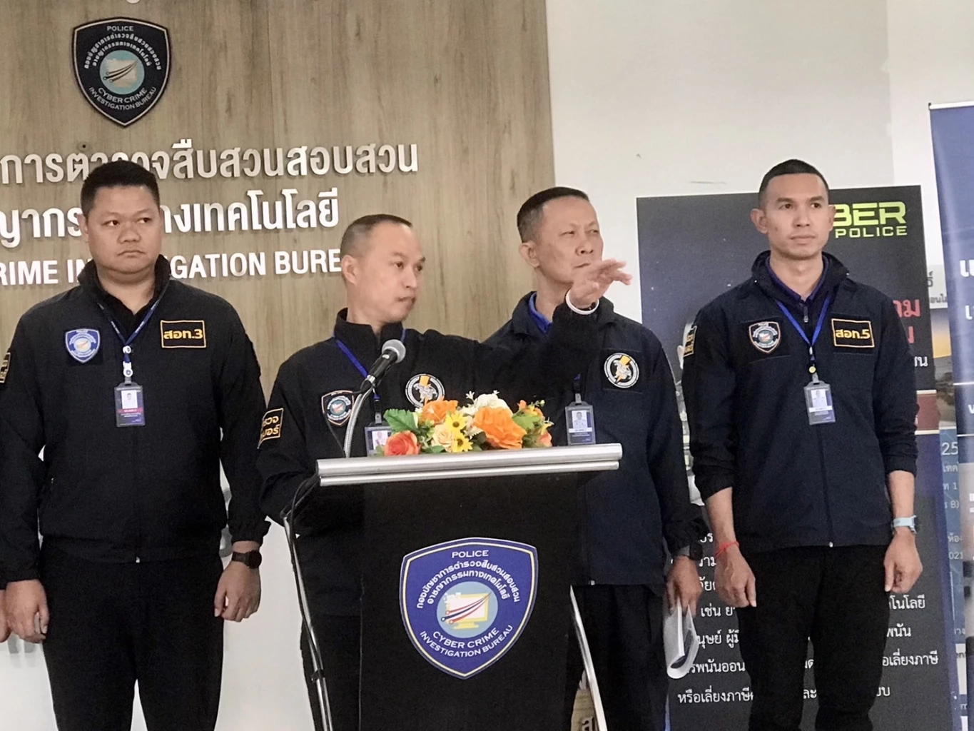 พล.ต.ท.ไตรรงค์ ผิวพรรณ ผบช.สอท.