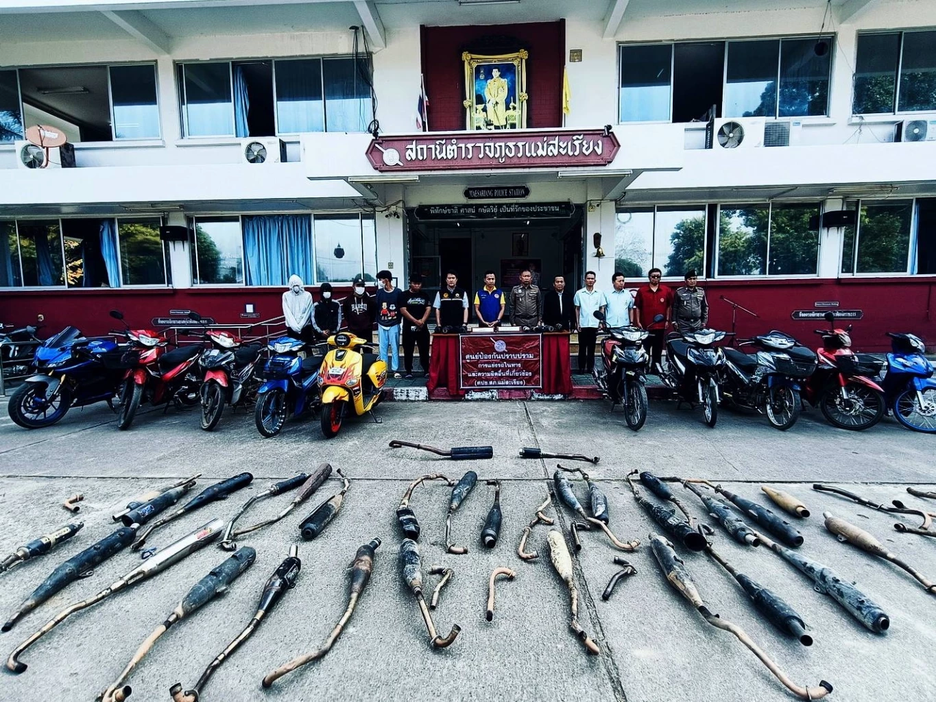 แว้นได้แว้นไป! "ปราบเด็กแว้น" บดทำลายท่อไอเสียแต่งเสียงดัง