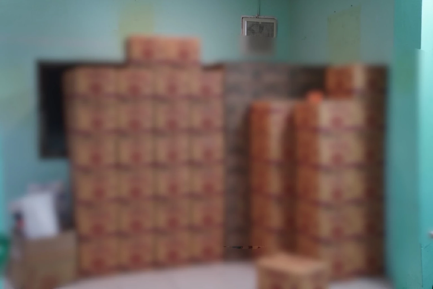 อึ้ง! สภาพอย่างซ๊ก ตำรวจ ปอศ.บุกทลาย โรงงาน “ผงชูรส – กาแฟ” ปลอมยี่ห้อดัง