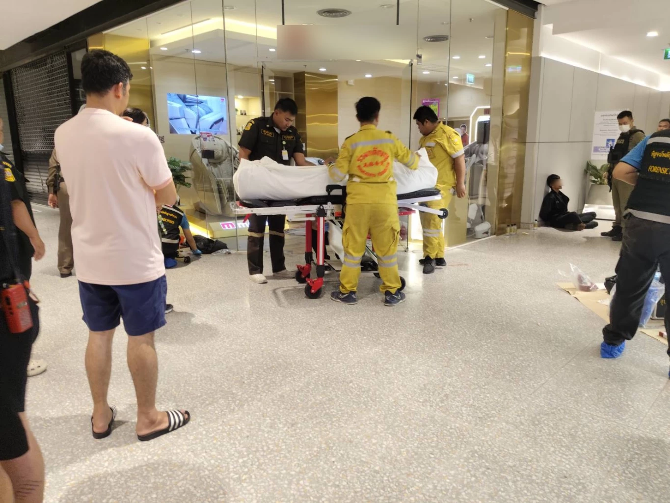 ถูกกรีดยางรถยนต์ 2 วันก่อนถูกแทงดับกลางห้างดัง ย่านราชประสงค์