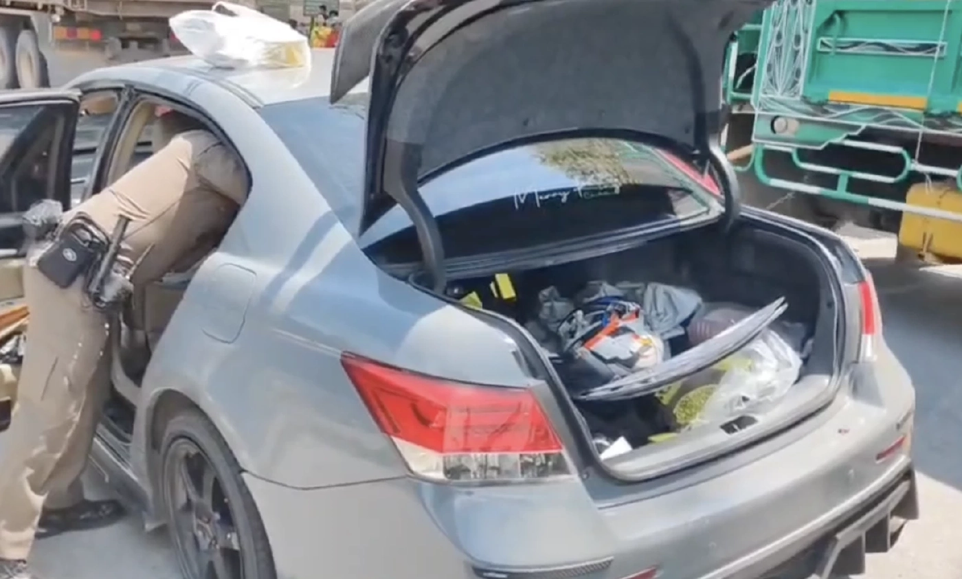 ระทึก ! พ่อค้ายาซิ่งเก๋งยิงฝ่าด่าน เปิดทางหนีตำรวจ สุดท้ายไม่รอด