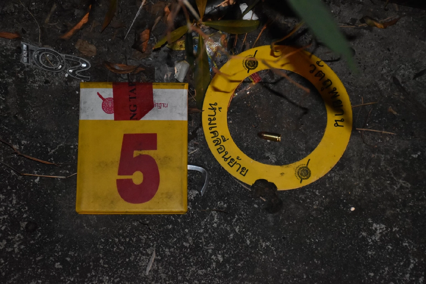 อดีตสามี รัวยิงหมดแม็ก หวังฆ่ายกครัวเมียเก่า ลูกชายช่วยให้รอด