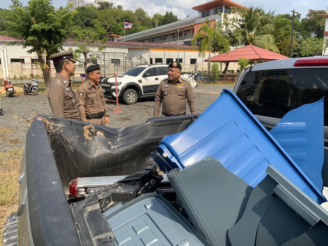 ให้ออกจากราชการ ส.ต.อ.ฉาว ใช้รถตราโล่ ขนบุหรี่เถื่อน