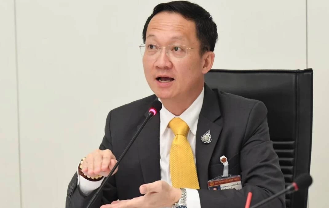 นายอัครเดช วงษ์พิทักษ์โรจน์ สส.ราชบุรี เขต 4 และโฆษกพรรครวมไทยสร้างชาติ 