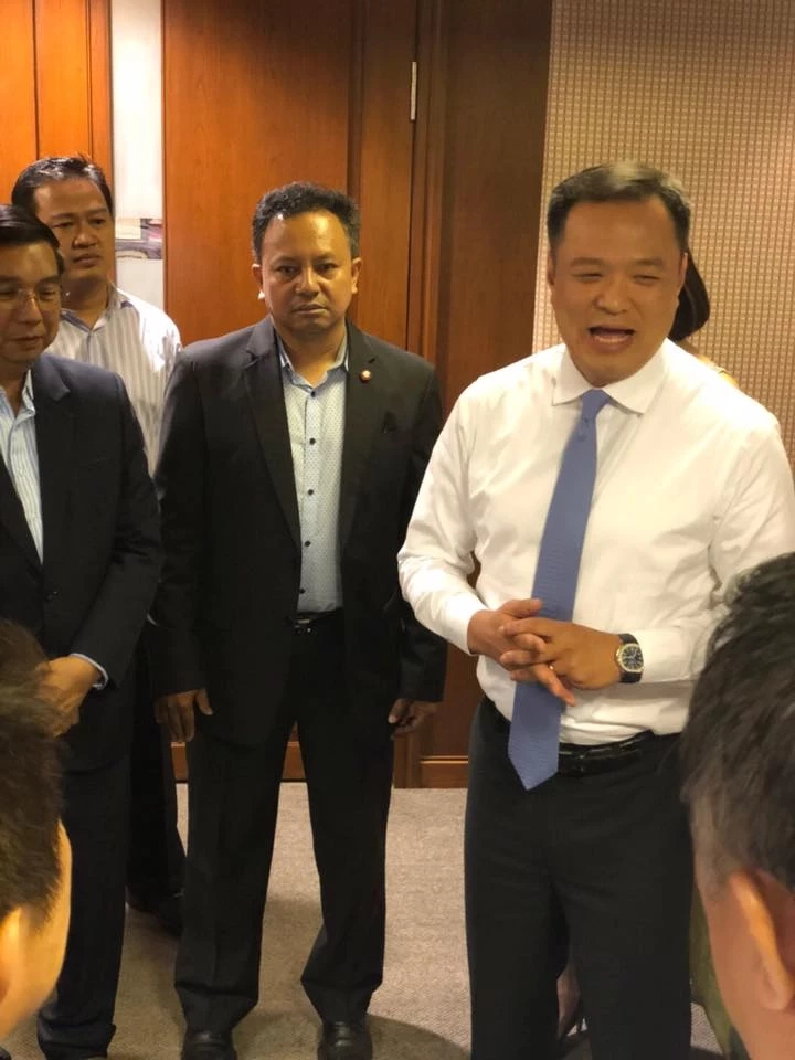 อนุทิน ชาญวีรกูล รองนายกฯและรมว.มหาดไทย 