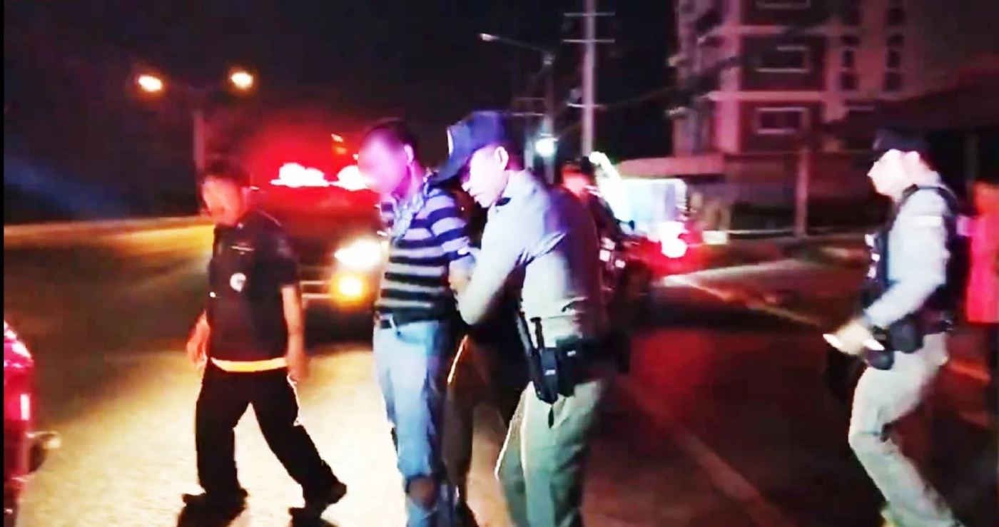 หนุ่มดวงซวย! ควบ จยย.คว่ำ ค้นตัวเจอ "ยาบ้า-กัญชา-ฟอยล์" เพียบ