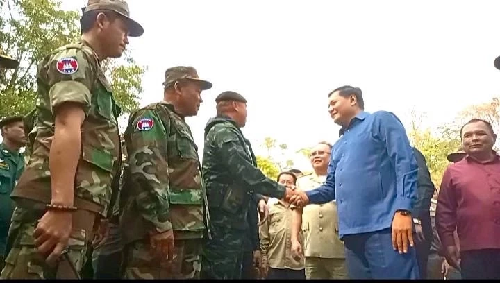 ทหาร "ไทย-กัมพูชา"  พบปะพูดคุย ย้ำความสัมพันธ์ที่ดีต่อกัน