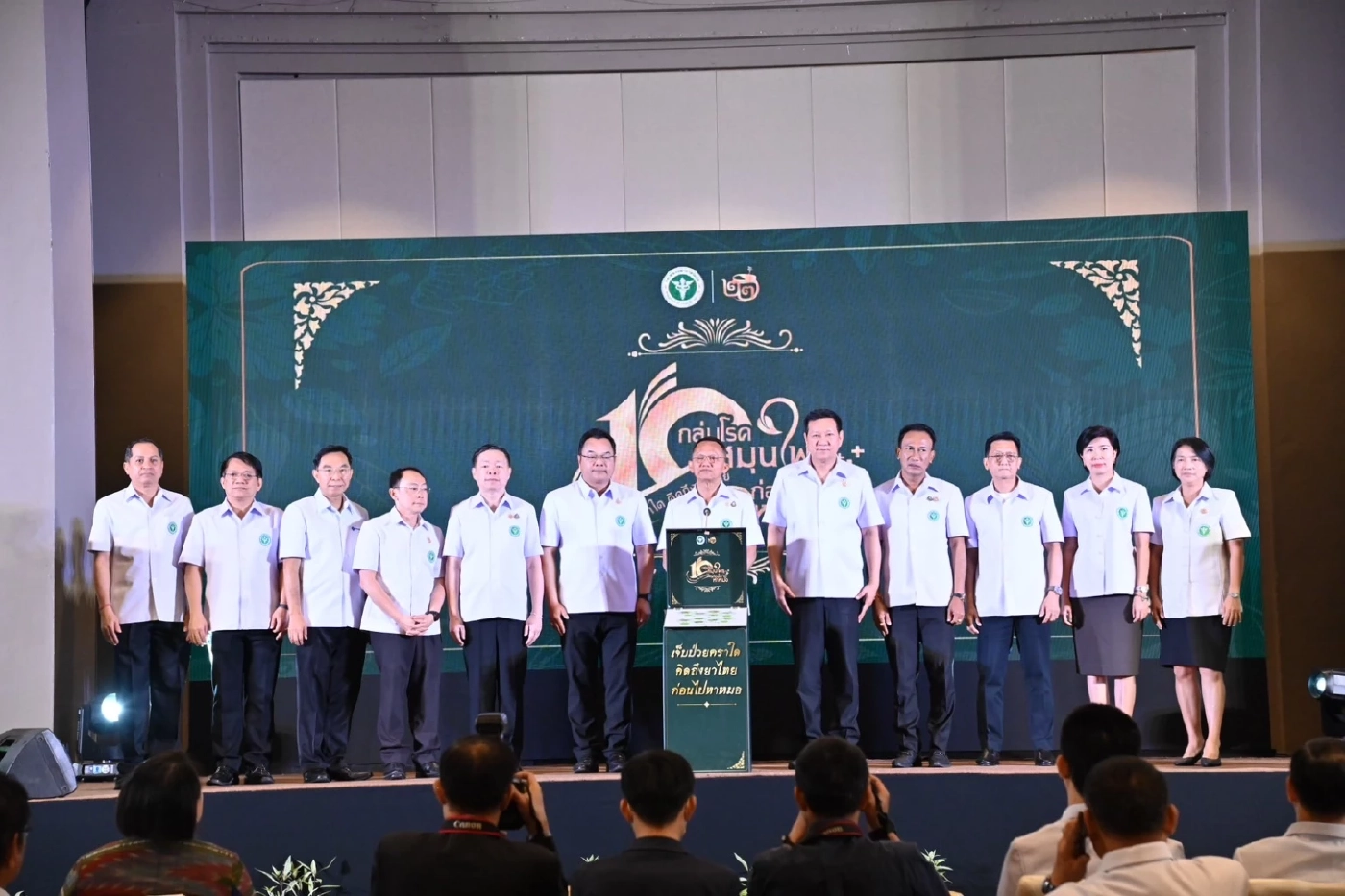 "สมศักดิ์" หนุนแพทย์ใช้สมุนไพร ลดนำเข้ายาต่างประเทศ