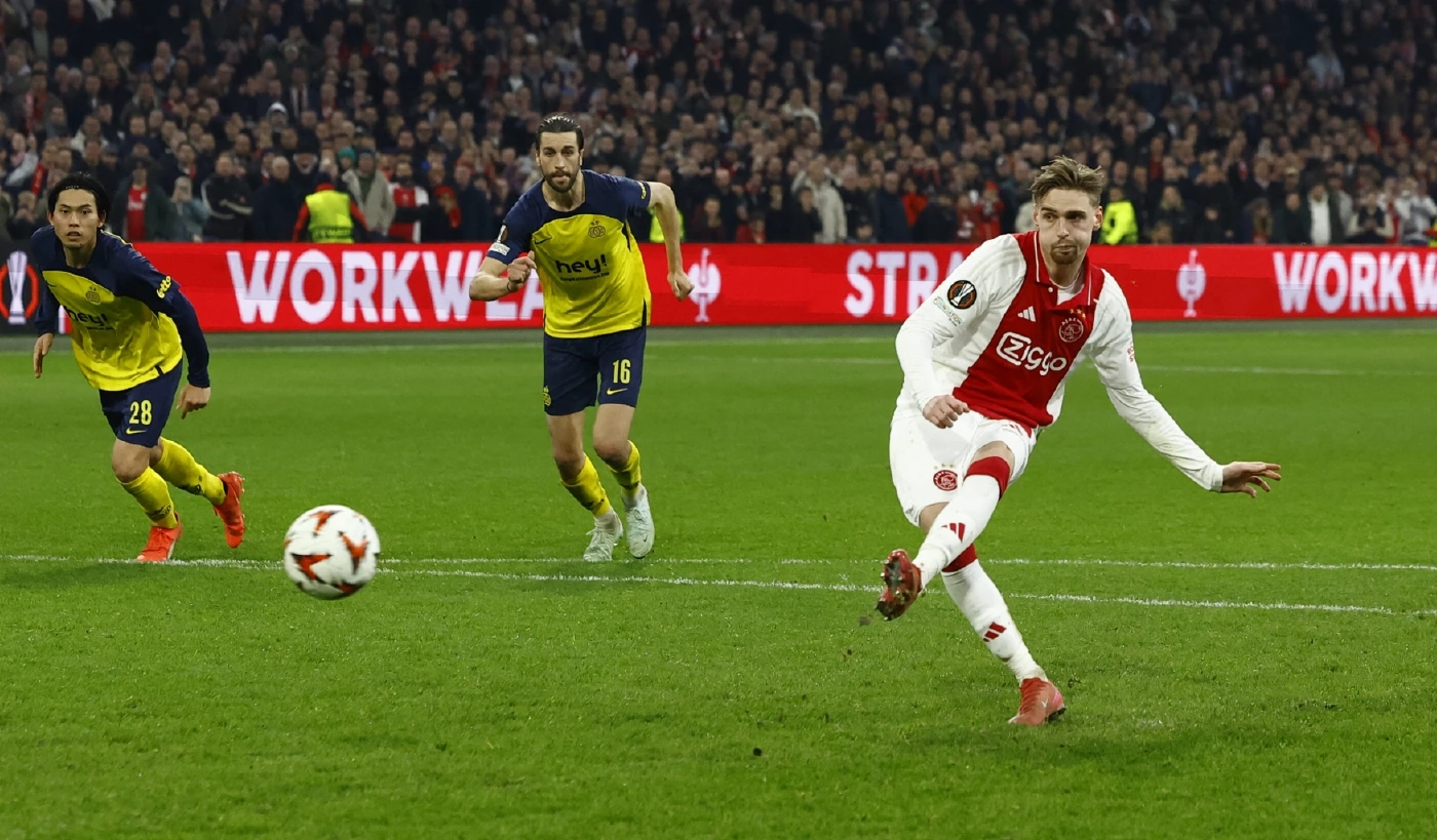 สรุป ยูโรปาลีก เพลย์ออฟ "โรม่า" เฉือน "ปอร์โต้" และเส้นทางรอบ 16 ทีม