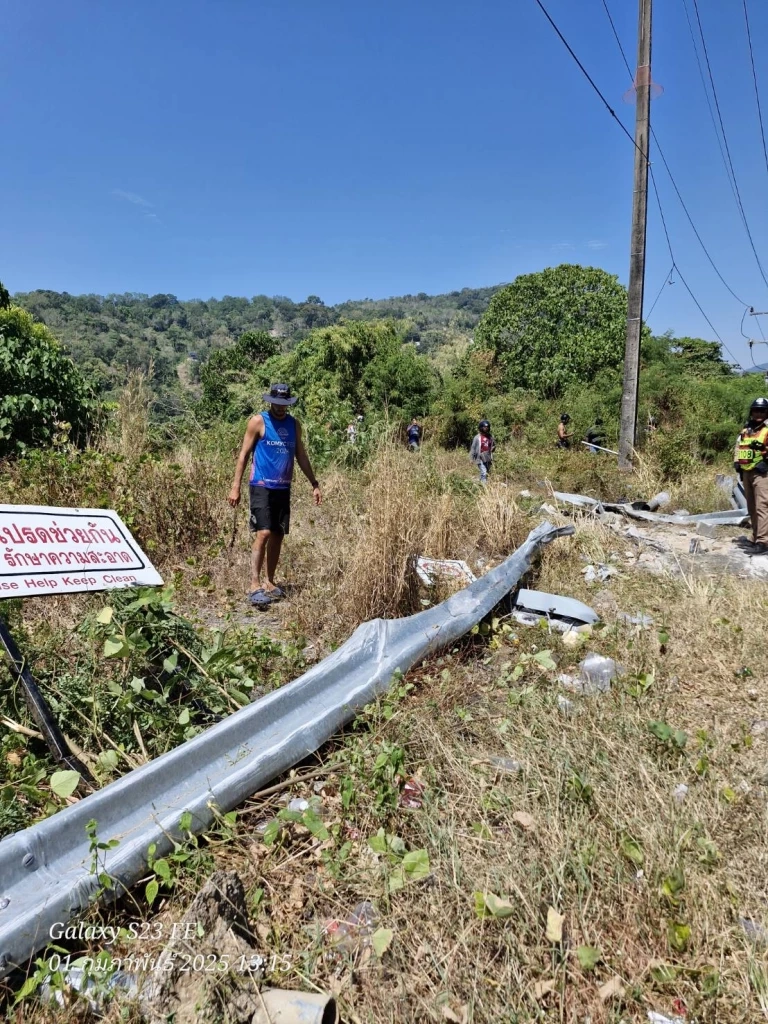 หวิดดับยกคัน! รถบัสนักท่องเที่ยวต่างชาติ เบรกแตก พุ่งตกเหว ลึก 15 เมตร