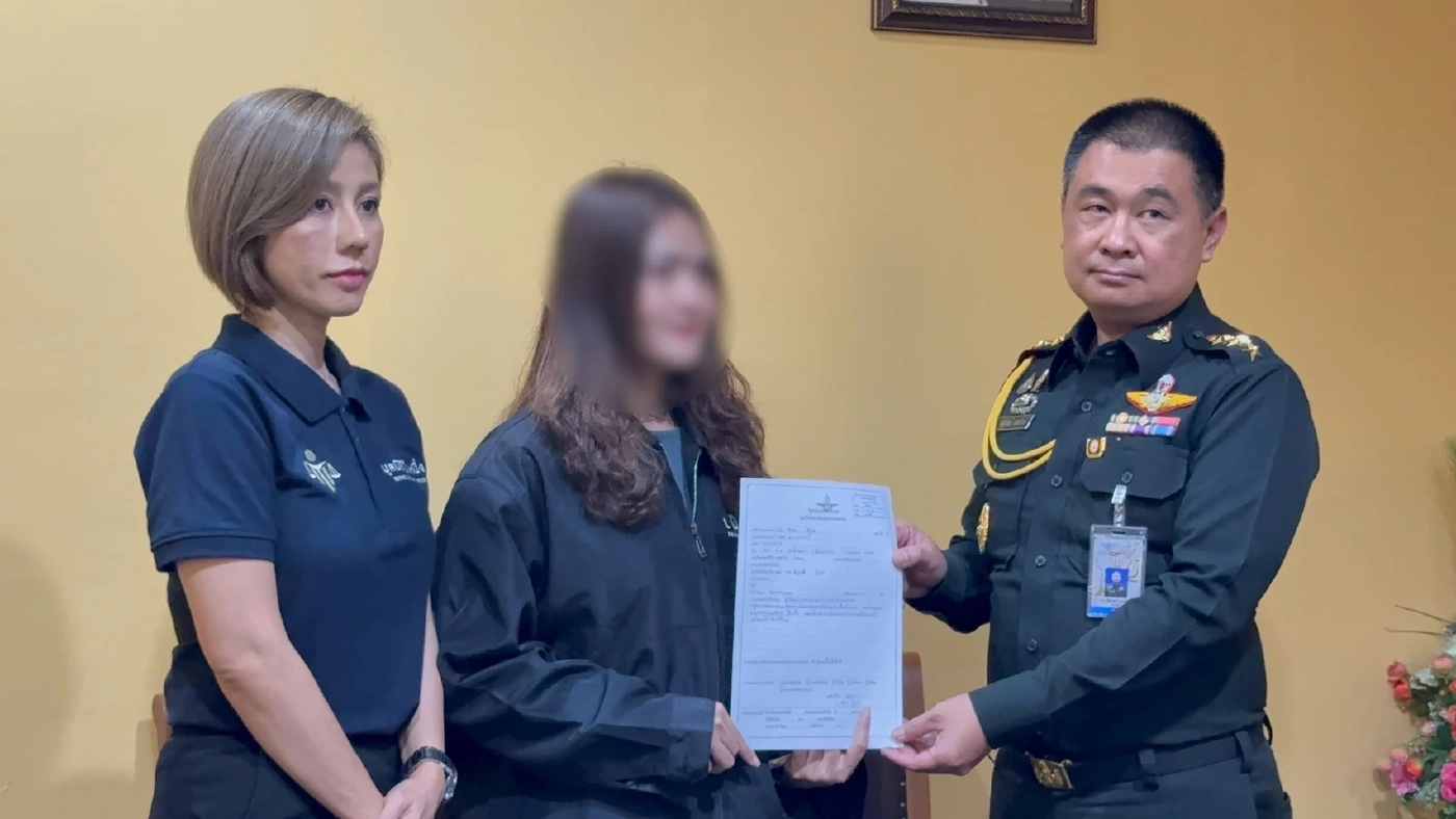 สาวสวย เมียสิบเอกร่ำไห้ ร้องกลาโหม ถูกซ้อม-แย่งลูก