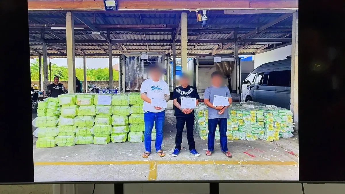 ล็อตมหึมา! ทวี นำทีมโชว์จับยาไอซ์ 2.5 ตัน เตรียมส่งข้ามชาติ