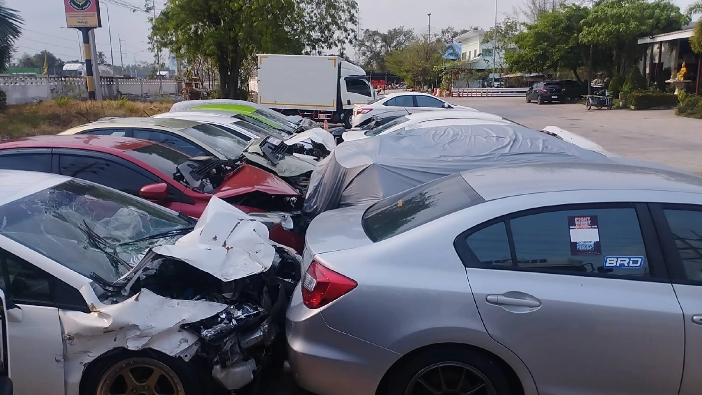 ศาลสั่งขังคนละ 2 เดือน แก๊งซิ่งรถแข่งบนมอเตอร์เวย์ ชนระนาว 13 คัน