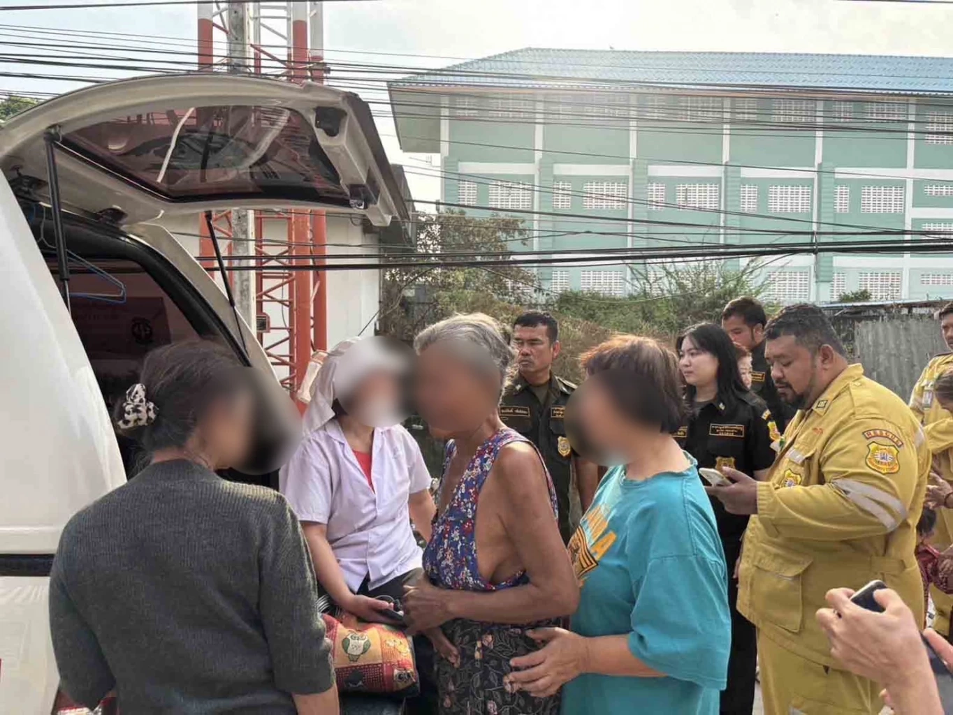 สลด! เมียร่ำไห้โผกอดร่างสามีชาวเมียนมา แขวนคอดับ ทิ้งลูก 3 คน เผยลางบอกเหตุ