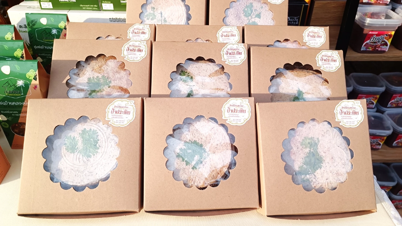 พาชิม "ขนมข้าวไร่ดอกข่าทรงเครื่อง" ของหรอย อ.ทับปุด ที่ต่อยอดจากข้าวไร่ประจำถิ่น