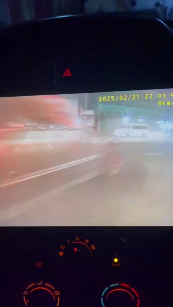 คลิประทึก ตกใจเจอตำรวจ แหกด่าน ซิ่งชนดะ สิ้นฤทธิ์ค้นรถเจอสาเหตุ