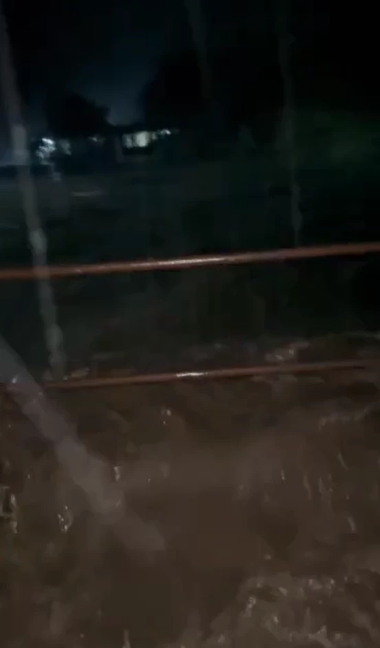 ไทรโยคอ่วม! “พายุถล่ม” น้ำป่าทะลัก 4 หมู่บ้าน สะพานขาด 2 แห่ง (มีคลิป)