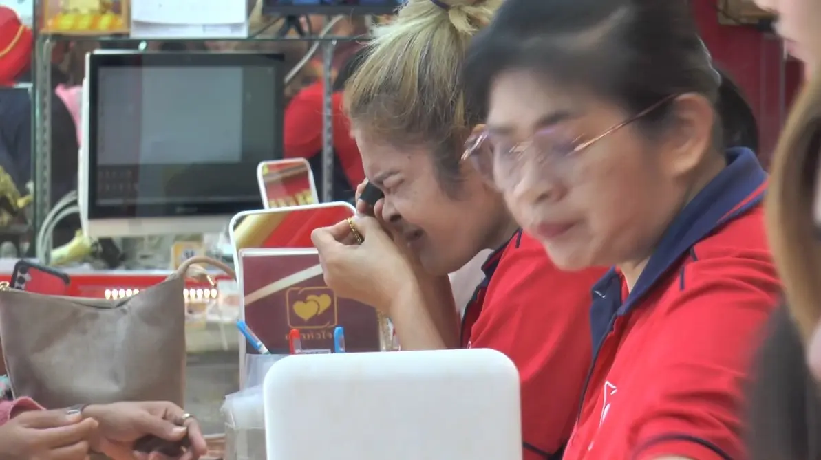 ชาวโคราช แห่ขายทองคึกคัก หลังราคาพุ่งสูงเป็นประวัติการณ์