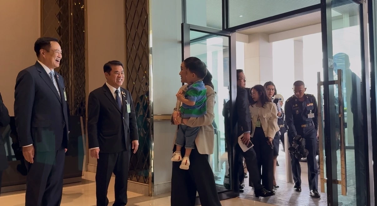 แฟ้มภาพ  อนุทิน ชาญวีรกูล รองนายกฯและรมว.มหาดไทย รายงาน แพทองธาร ชินวัตร นายกรัฐมนตรี  ถึงการตัดไฟสกัดแก๊งคอลเซ็นเตอร์  