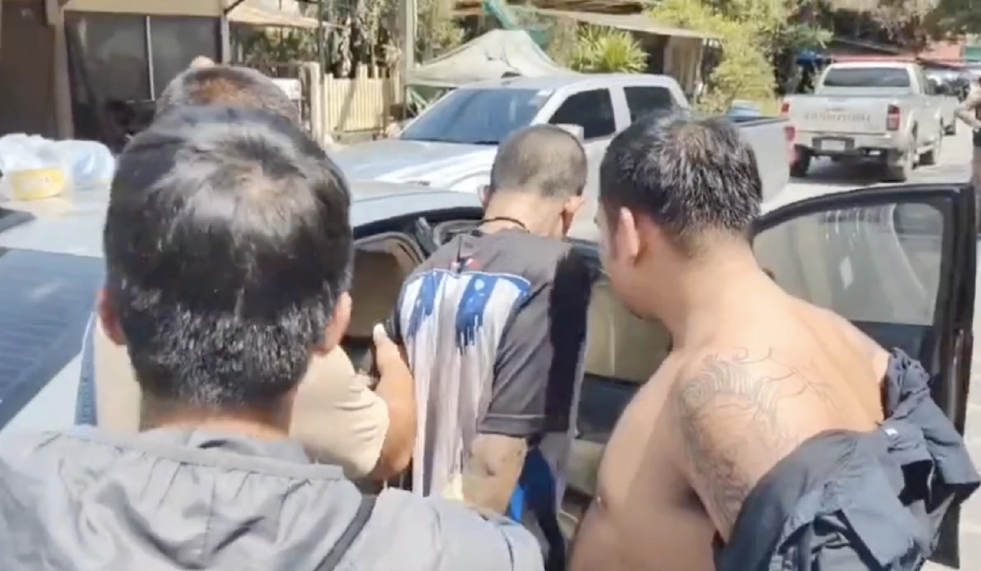 ระทึก ! พ่อค้ายาซิ่งเก๋งยิงฝ่าด่าน เปิดทางหนีตำรวจ สุดท้ายไม่รอด