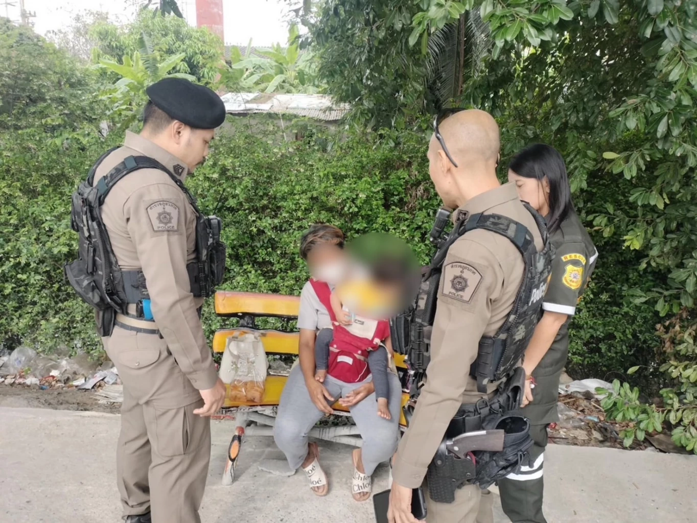 จุกอก! ป้าอุ้มหลานร่ำไห้ กู้ภัยเข้าช่วย บอกจะฆ่าตัวตาย เผยชีวิตดำดิ่ง