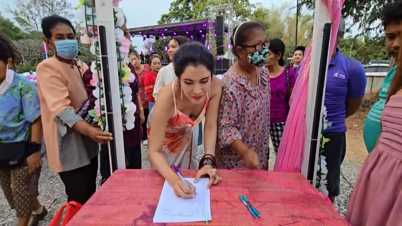 สีสัน LGBTQ! "ร่างเจ้าแม่ขาวทอง" อินฟลูเอนเซอร์ดังอุทัย สละโสด