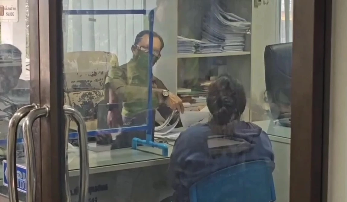 ฝากขังมือแทง ผจก.ร้านสะดวกซื้อชื่อดังดับคาห้องเก็บของ