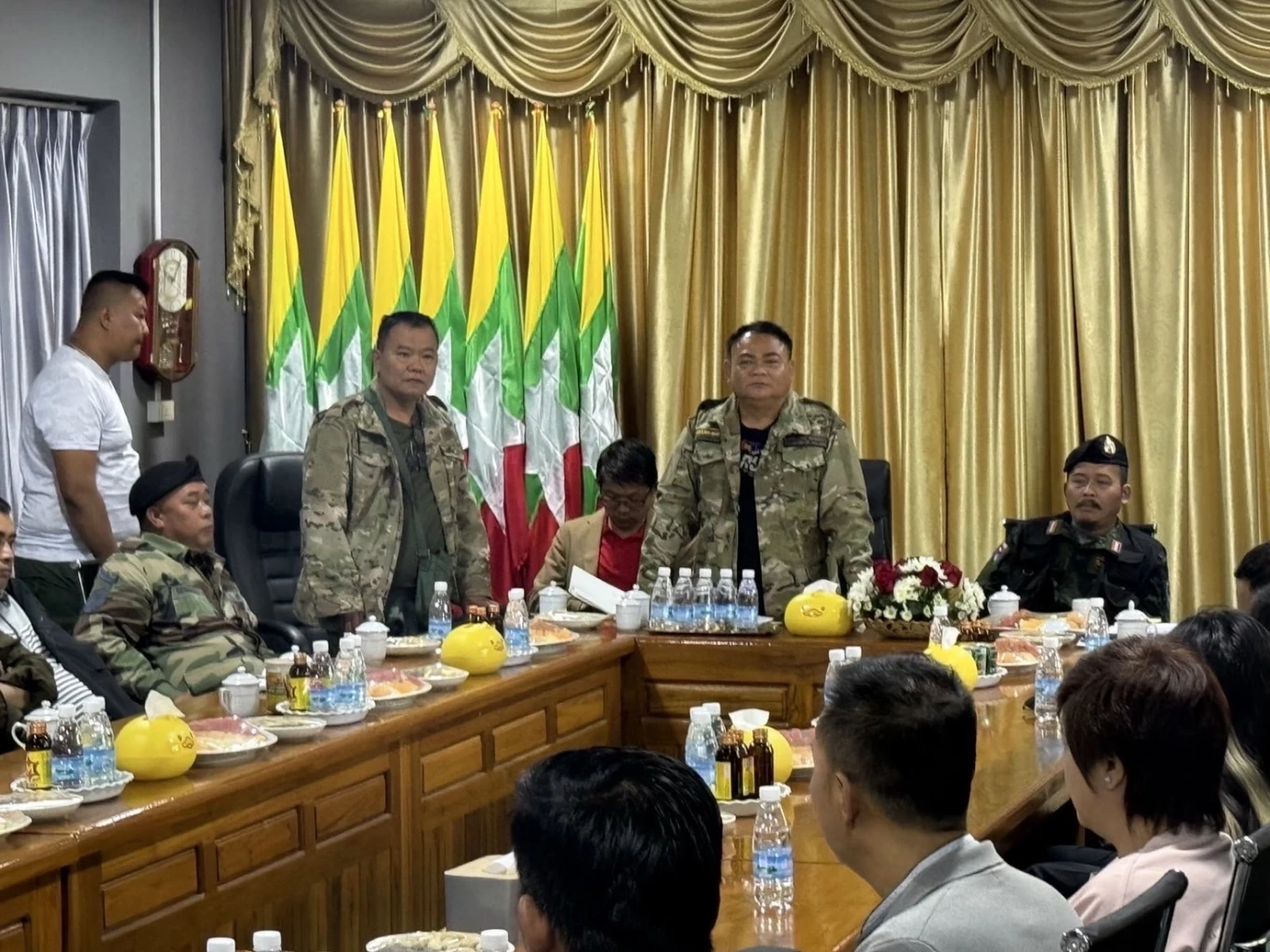 พลตรีหม่อง ชิต ตู่ เลขาธิการกองทัพบีจีเอฟ. KLA  