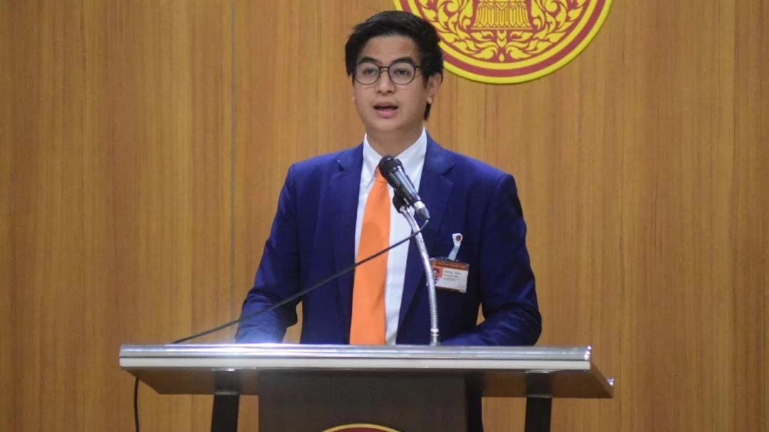 "นายพริษฐ์ วัชรสินธุ" สส.บัญชีรายชื่อ พรรคประชาชน ในฐานะโฆษกพรรคฯ 