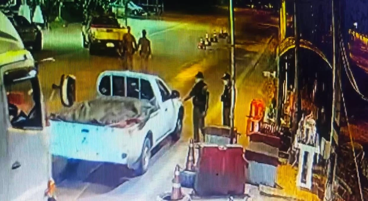 เปิดนาที! แก๊งยานรกซิ่งแหกด่าน ไปไม่รอดตกถนน พบยาบ้า 3 ล้านเม็ด