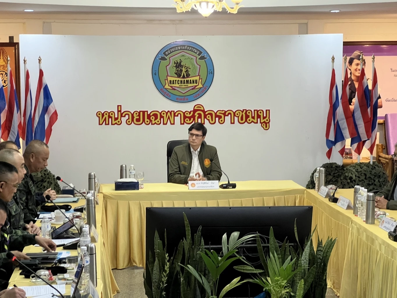 "นายรังสิมันต์ โรม" สส.บัญชีรายชื่อ รองหัวหน้าพรรคประชาชน ในฐานะประธาน กมธ. ร่วมประชุมแลกเปลี่ยนข้อมูลเกี่ยวกับสถานการณ์ความมั่นคงตามแนว "ชายแดนไทย-เมียนมา" 