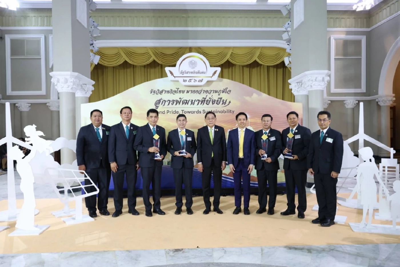 ธ.ก.ส. คว้า 4 รางวัลรัฐวิสาหกิจดีเด่น มุ่งเป็น 'ธนาคารพัฒนาชนบทที่ยั่งยืน'