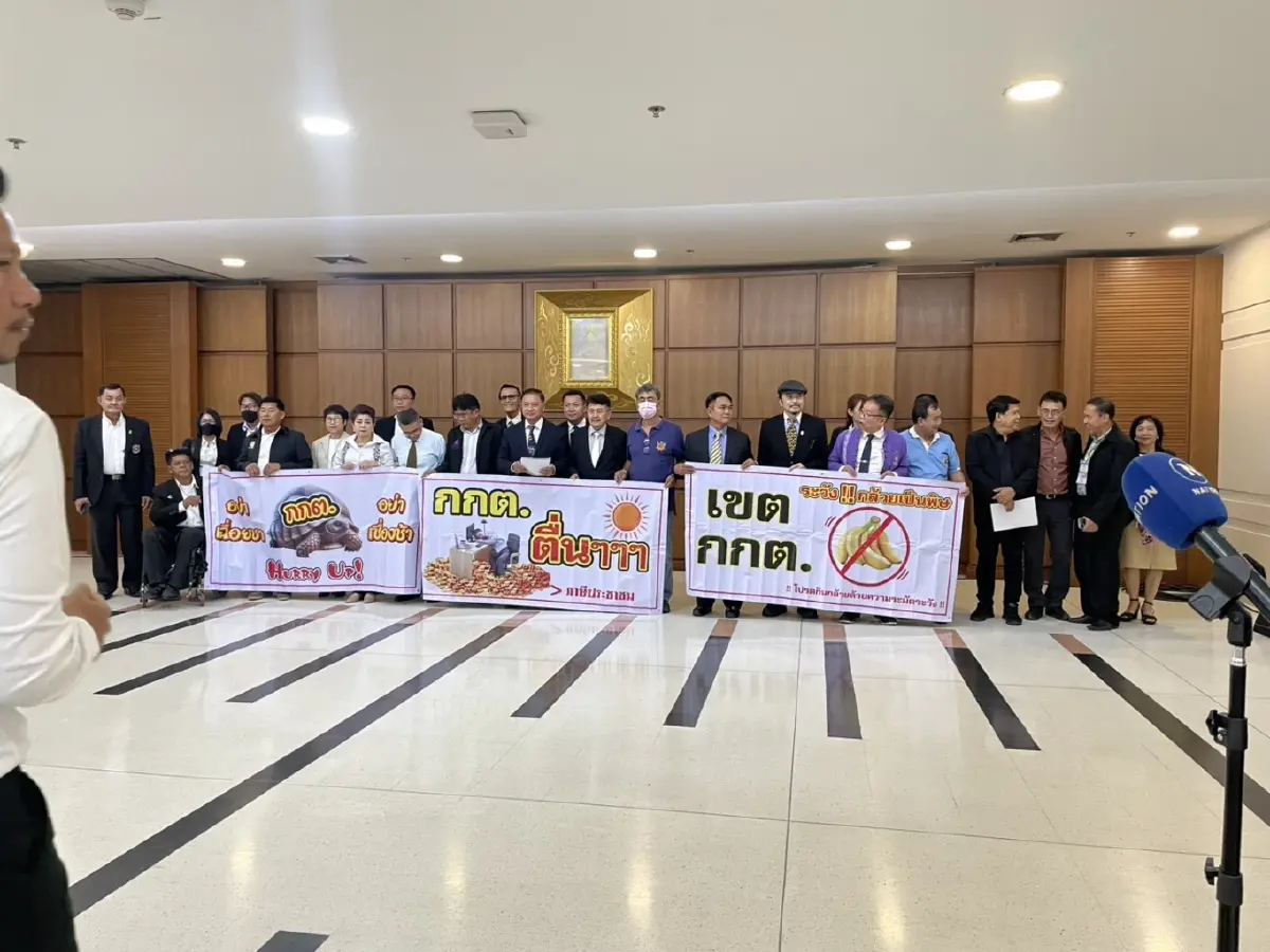 "สว.สำรอง" บุก "กกต." กระทุ้งรีบสอบคดีฮั้ว-บล็อกโหวตเลือก ส.ว. 67