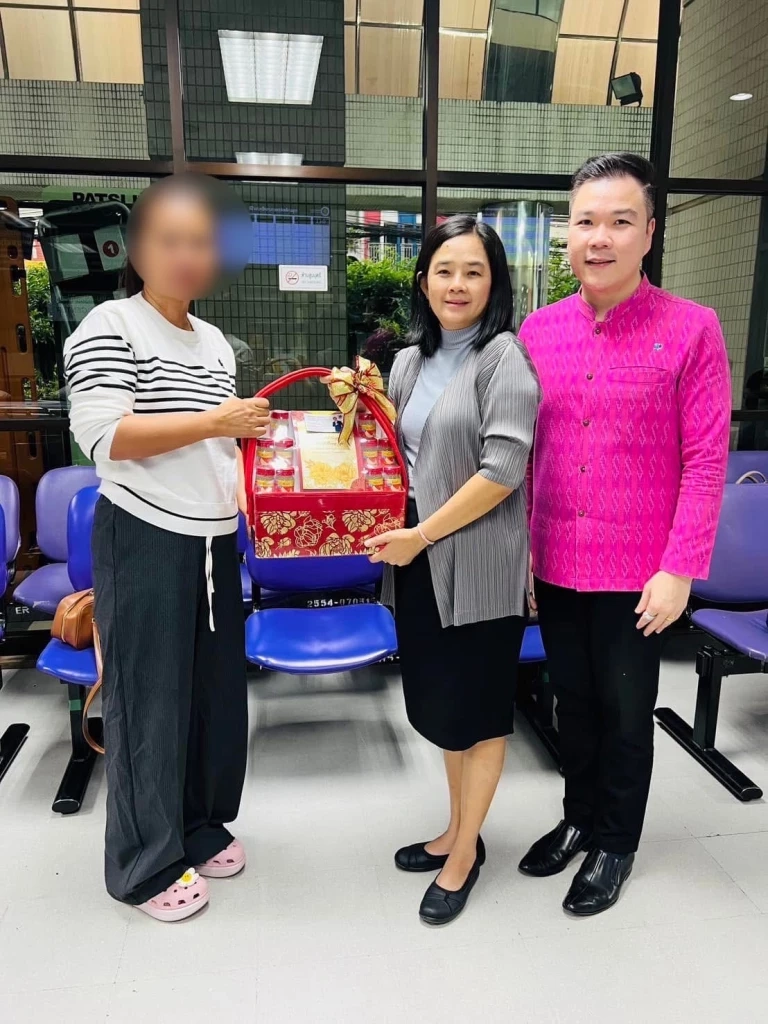 อุบัติเหตุหน้า รร.สวนกุหลาบ เก๋งฝ่าไฟแดง ชน นร.เจ็บ อัปเดตอาการ