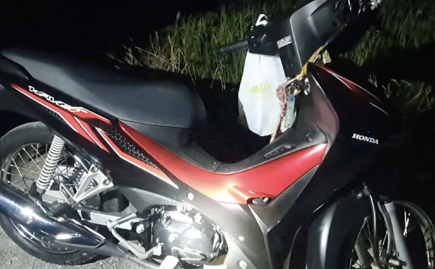 ผงะ! พบสาวใหญ่ถูกรัดคอด้วยเข็มขัดสีน้ำตาล ทิ้งร่างหมกนาข้าว