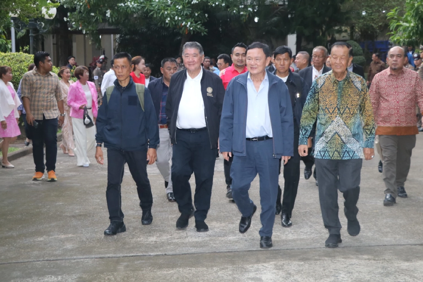 "ทักษิณ"สำนึกในพระมหากรุณาธิคุณลดโทษ นำความรู้ช่วยบ้านเมือง