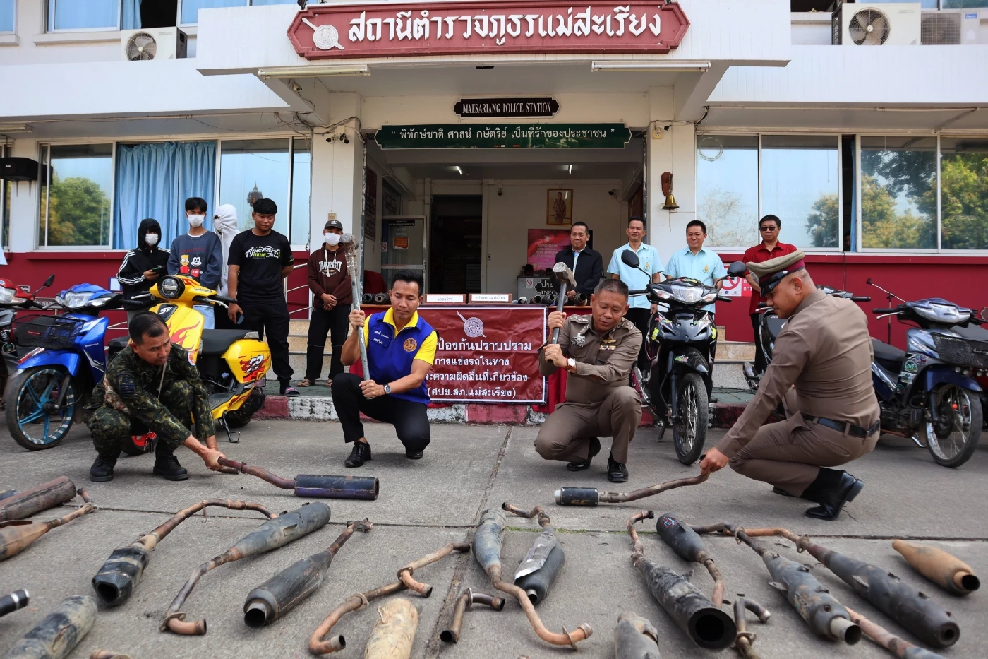 แว้นได้แว้นไป! "ปราบเด็กแว้น" บดทำลายท่อไอเสียแต่งเสียงดัง