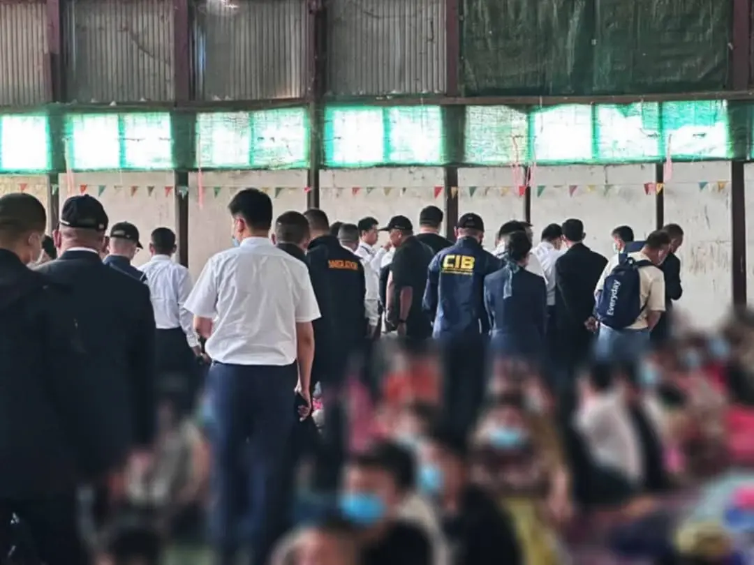 "หลิว จงอี" ตรวจเหยื่อแก๊งคอลเซ็นเตอร์ที่ค่ายทหาร BGF.