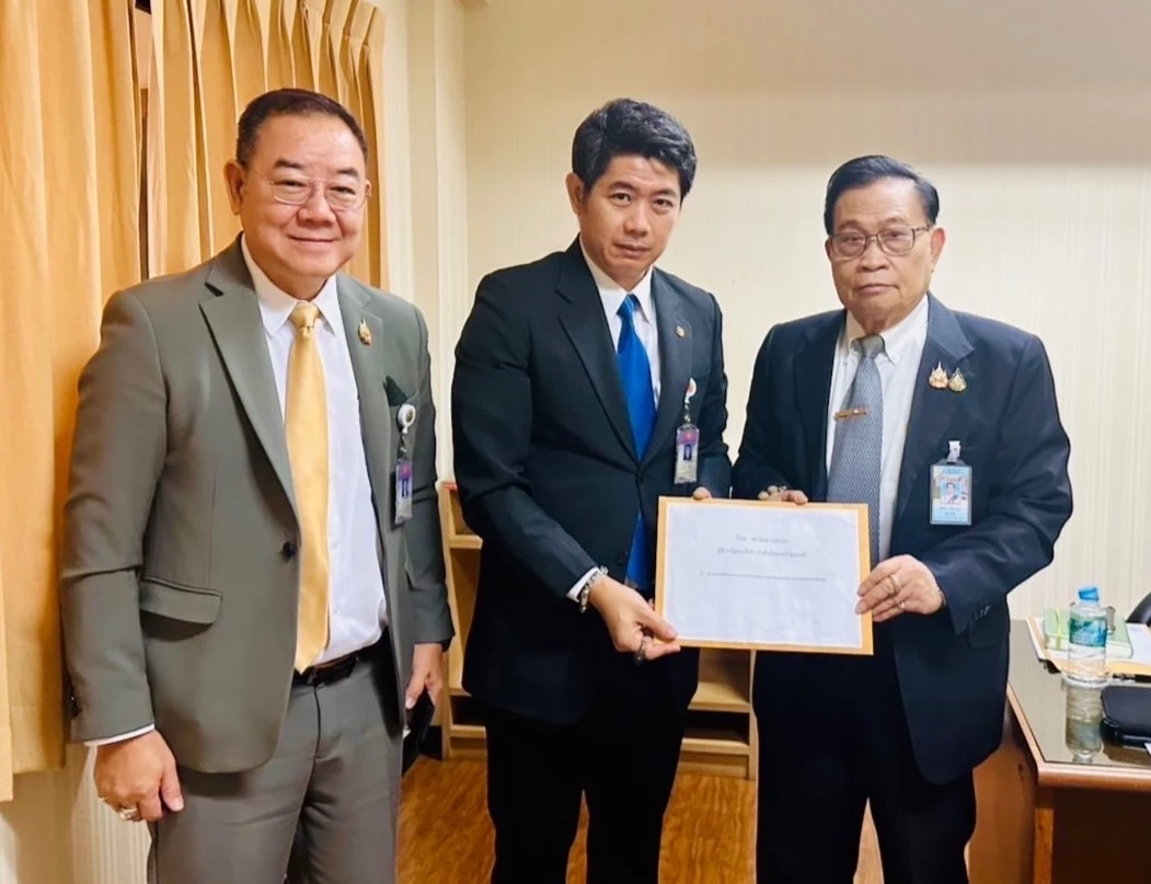 “พรรคไทยชนะ” ยื่นจี้เร่งแก้ไขบทสวดอาราธนาธรรม ผิดจากต้นฉบับในพระไตรปิฎก